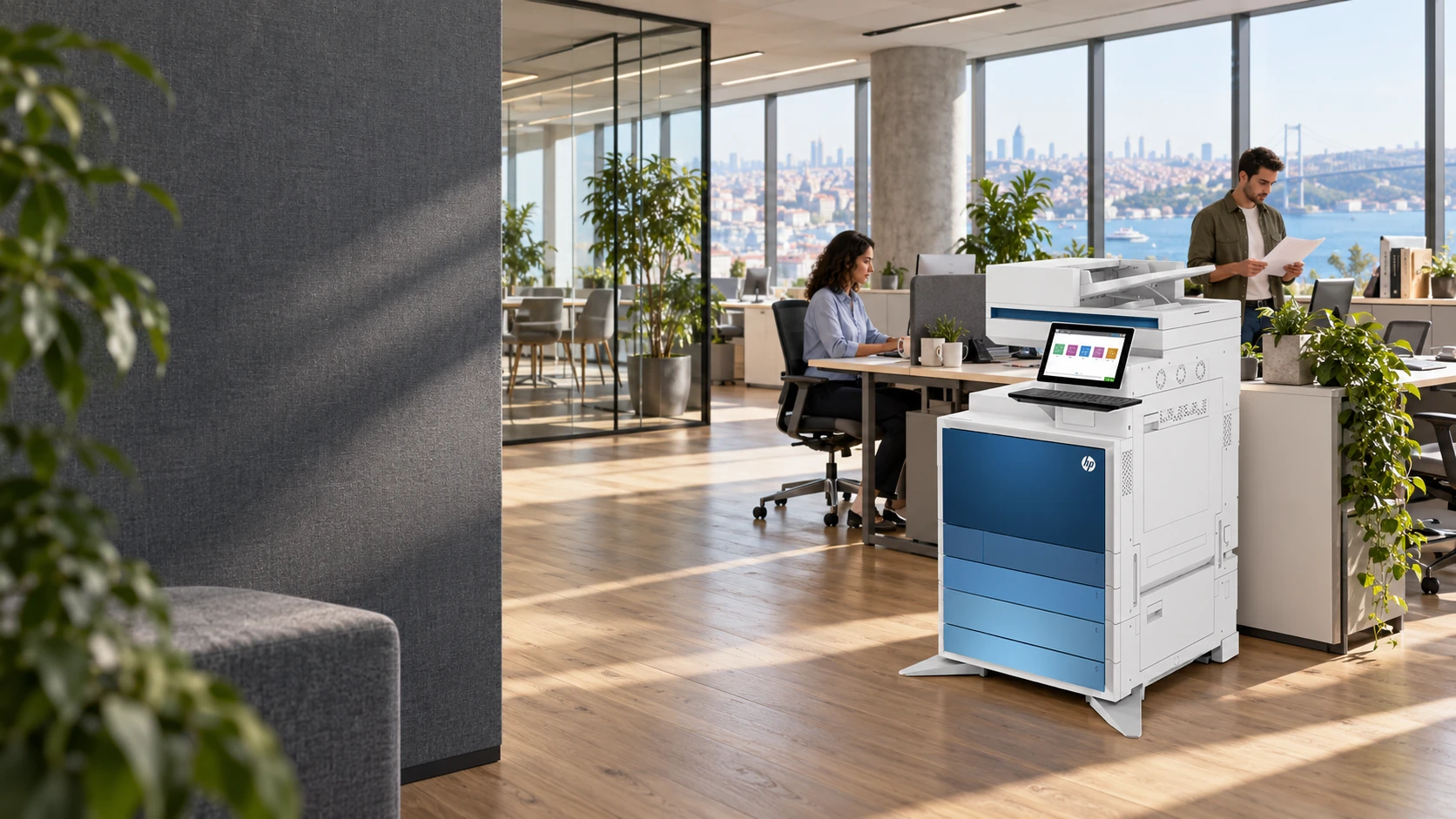 Temsili ofis sahnesi: HP Color LaserJet Managed MFP Flow E877