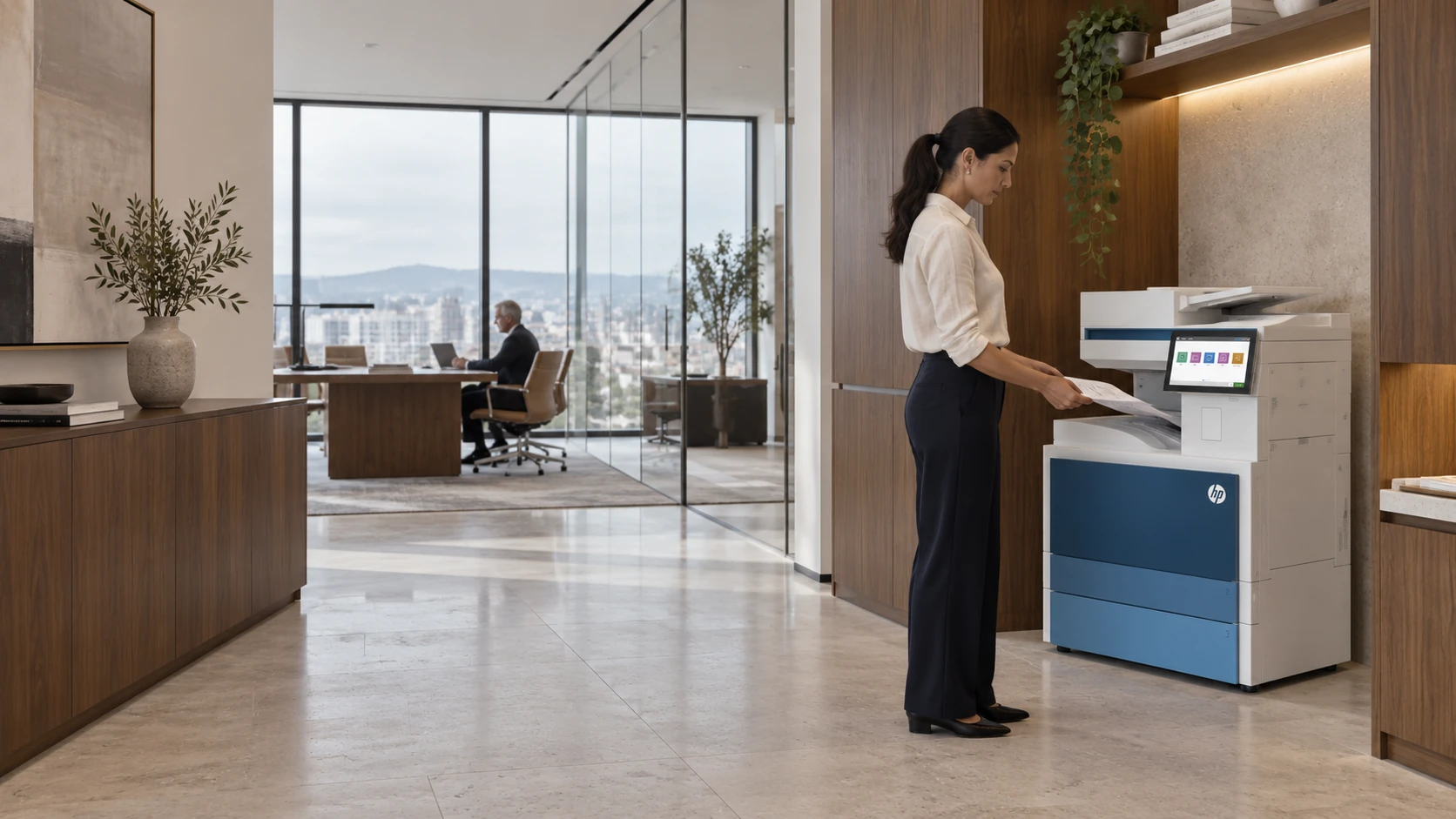 Temsili ofis sahnesi: HP LaserJet Managed MFP E731 Serisi